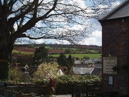 Manor Inn Galmpton ภายนอก รูปภาพ